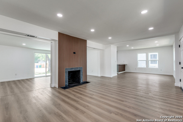 Listing photo id 2 for 602 John Page