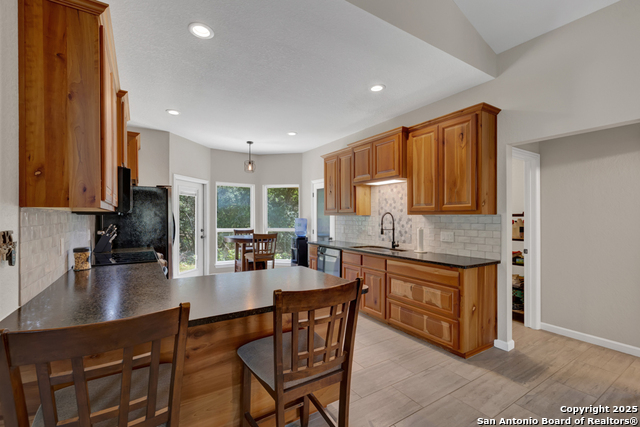 Image 16 of 43 For 3055 Lakeview