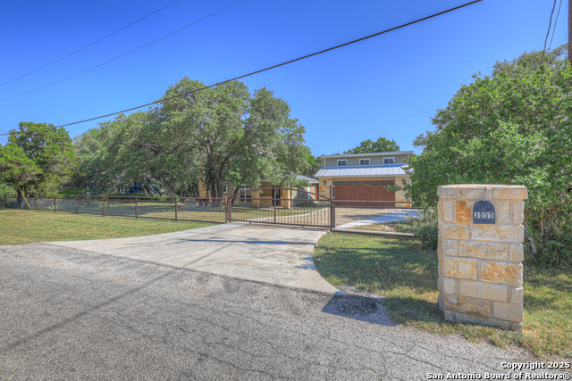 Image 2 of 43 For 3055 Lakeview