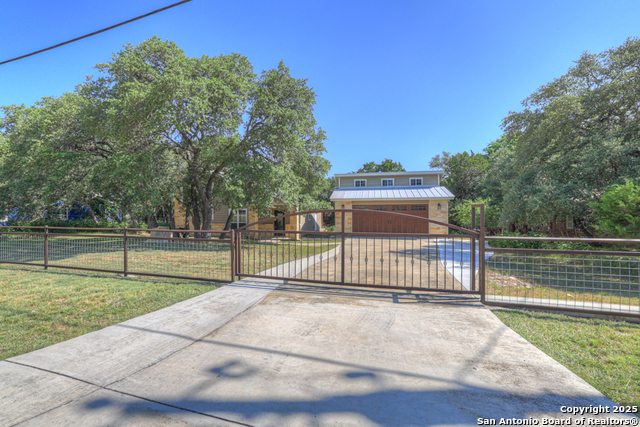 Image 4 of 43 For 3055 Lakeview