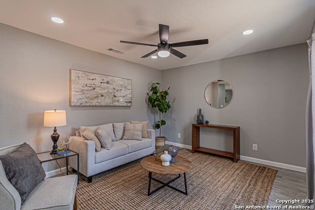 Listing photo id 10 for 4935 Bartmer Ave