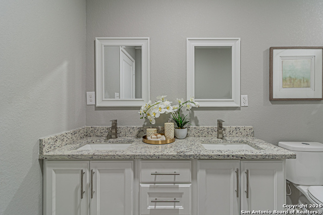Listing photo id 32 for 4935 Bartmer Ave