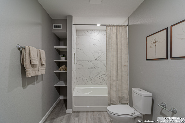 Listing photo id 37 for 4935 Bartmer Ave