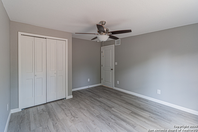 Listing photo id 39 for 4935 Bartmer Ave