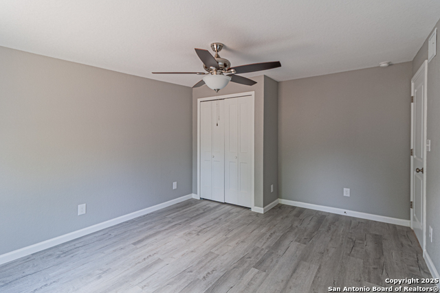 Listing photo id 40 for 4935 Bartmer Ave