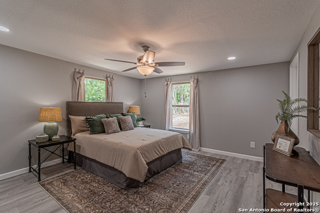 Listing photo id 45 for 4935 Bartmer Ave