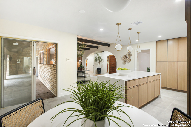 Listing photo id 10 for 714 Moorside