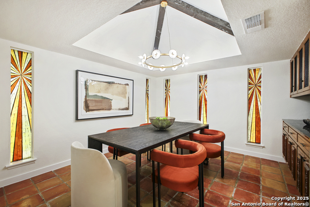 Listing photo id 11 for 714 Moorside