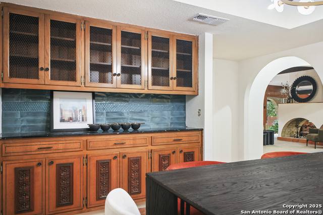 Listing photo id 12 for 714 Moorside