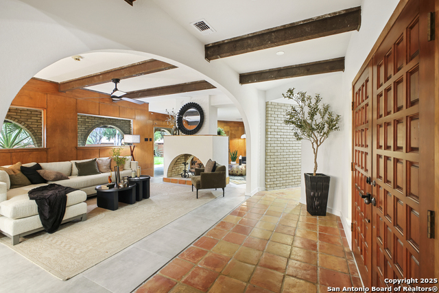 Listing photo id 0 for 714 Moorside