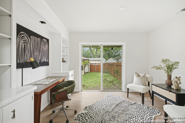 Listing photo id 18 for 714 Moorside