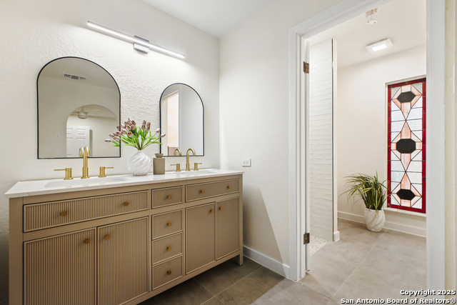 Listing photo id 23 for 714 Moorside