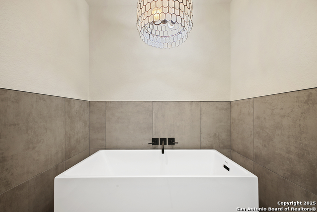 Listing photo id 24 for 714 Moorside