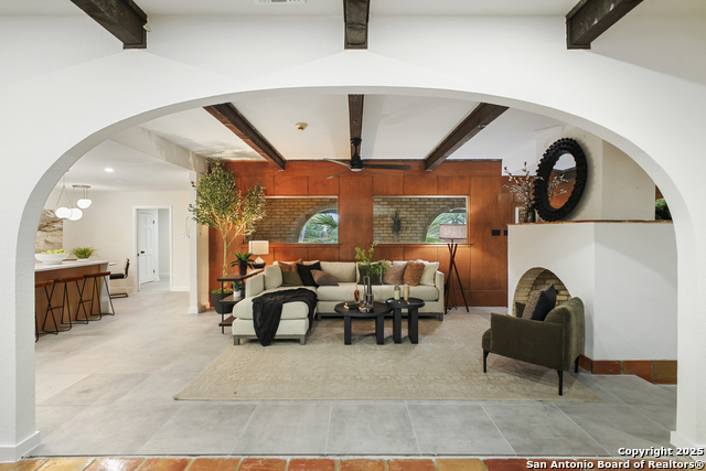 Listing photo id 1 for 714 Moorside