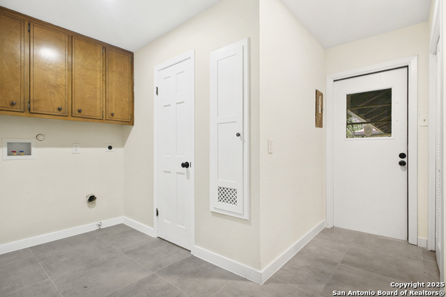 Listing photo id 28 for 714 Moorside