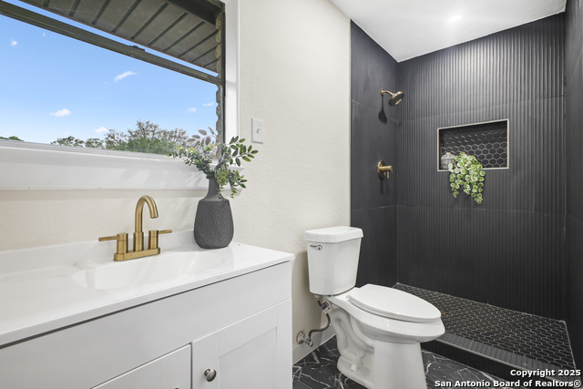 Listing photo id 32 for 714 Moorside