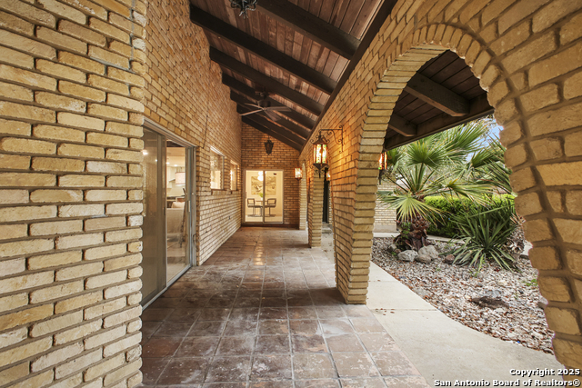 Listing photo id 37 for 714 Moorside