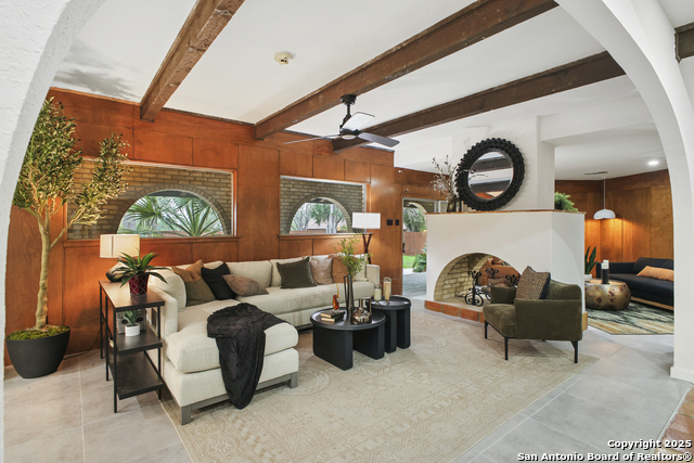 Listing photo id 2 for 714 Moorside