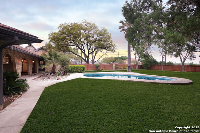 Listing photo id 39 for 714 Moorside