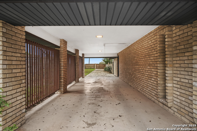 Listing photo id 42 for 714 Moorside