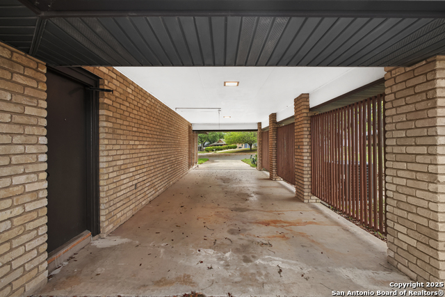 Listing photo id 43 for 714 Moorside