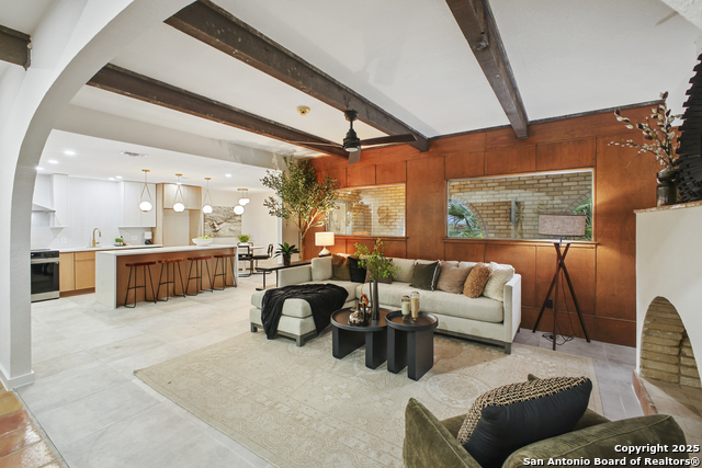Listing photo id 5 for 714 Moorside