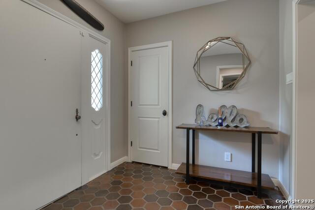 Image 4 of 51 For 10119 Manton Ln