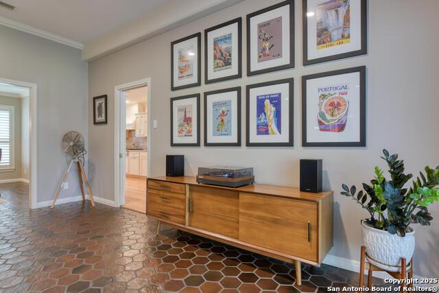 Image 8 of 51 For 10119 Manton Ln