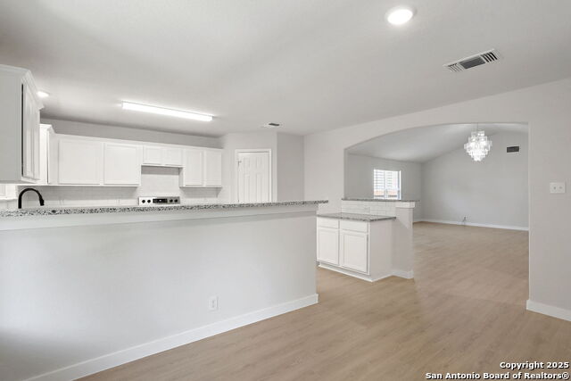 Listing photo id 8 for 9814 Shawnee