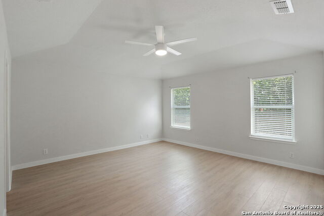 Listing photo id 12 for 9814 Shawnee