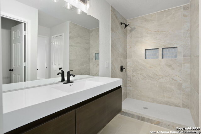 Listing photo id 15 for 9814 Shawnee