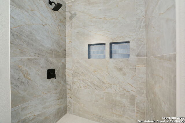 Listing photo id 16 for 9814 Shawnee