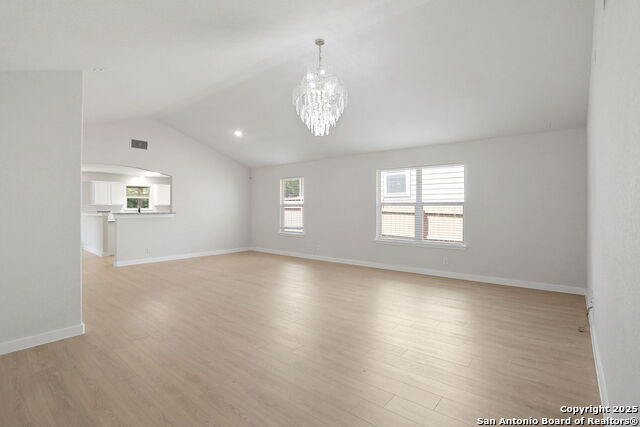 Listing photo id 4 for 9814 Shawnee