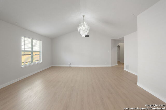 Listing photo id 7 for 9814 Shawnee