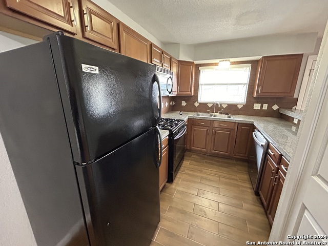 Image 3 of 7 For 211 Natalen Ave  211