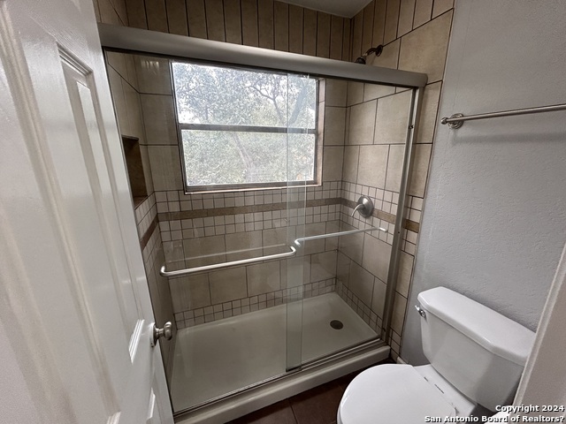 Image 5 of 7 For 211 Natalen Ave  211
