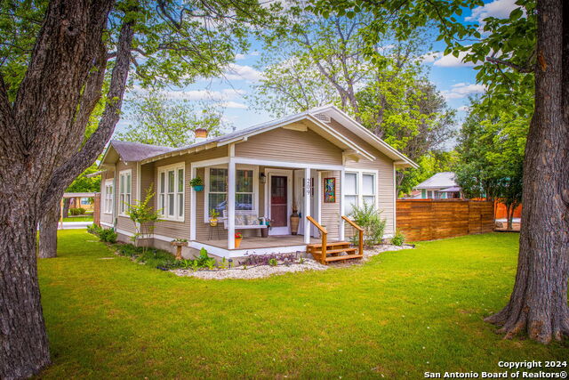 Details for 209 Live Oak S, New Braunfels, TX 78130