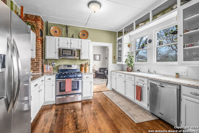 Listing photo id 11 for 209 Live Oak S