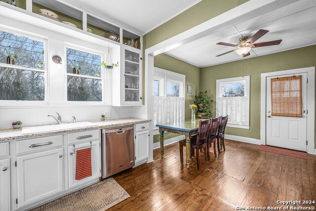 Listing photo id 12 for 209 Live Oak S