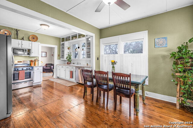 Listing photo id 15 for 209 Live Oak S