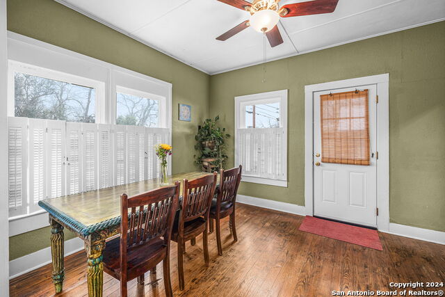 Listing photo id 16 for 209 Live Oak S
