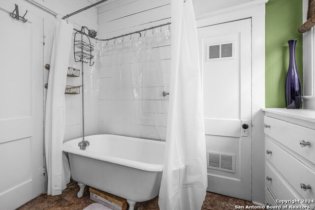Listing photo id 22 for 209 Live Oak S