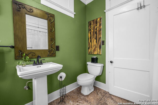Listing photo id 24 for 209 Live Oak S