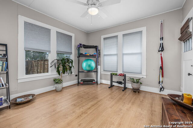 Listing photo id 25 for 209 Live Oak S