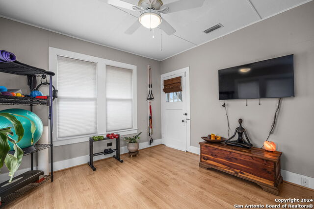 Listing photo id 26 for 209 Live Oak S