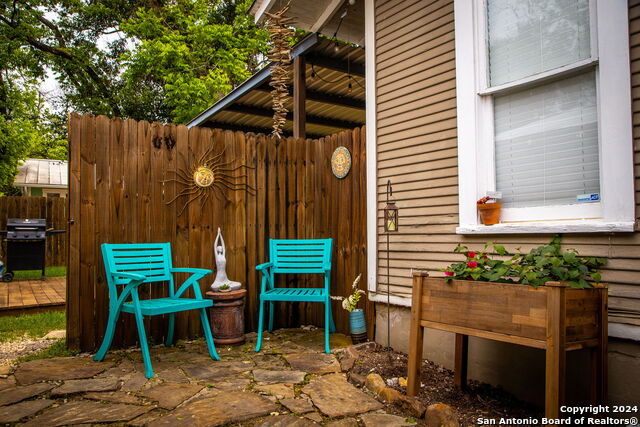 Listing photo id 38 for 209 Live Oak S