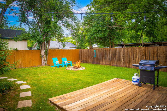 Listing photo id 39 for 209 Live Oak S