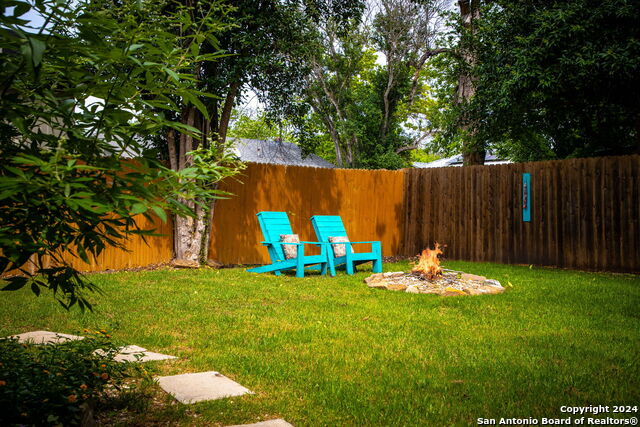 Listing photo id 40 for 209 Live Oak S