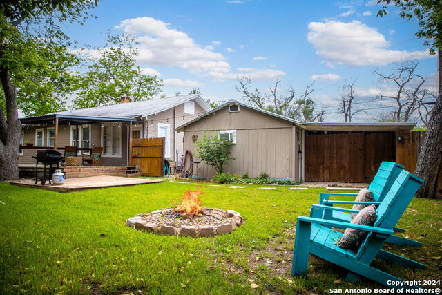 Listing photo id 41 for 209 Live Oak S