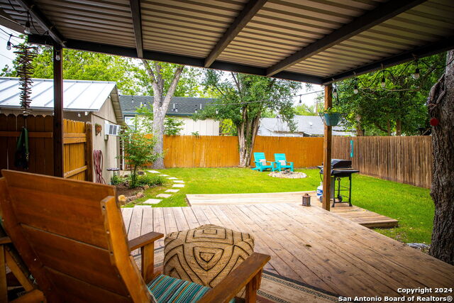 Listing photo id 42 for 209 Live Oak S